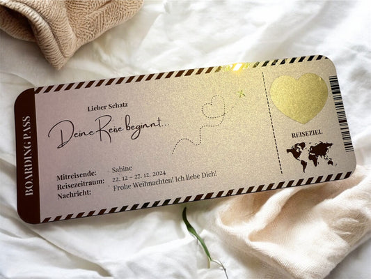 ROSA EDITION – Personalisierter Reisegutschein auf Rosa-Perlmutt-Papier | Boarding Pass Rubbelkarte | Gutschein für Reise & Urlaub | Foliertes Flugticket für Flugreisen