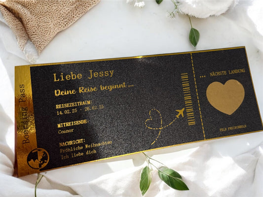 BLACK EDITION – Personalisierter Reisegutschein "Klassik" auf Schwarz-Perlmutt-Papier | Boarding Pass Rubbelkarte | Gutschein für Reise & Urlaub | Foliertes Flugticket für Flugreisen