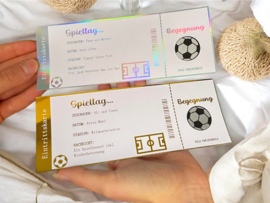 GLOSSY WHITE EDITION – Personalisiertes Fußball-Eintrittsticket | Rubbel-Ticket & Gutschein Stadionbesuch | Geschenk zum Geburtstag | Stadionticket für Fußballspiel